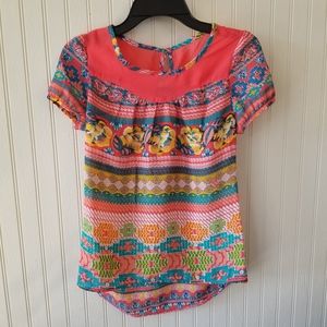 Precious light and airy short-sleeve blouse